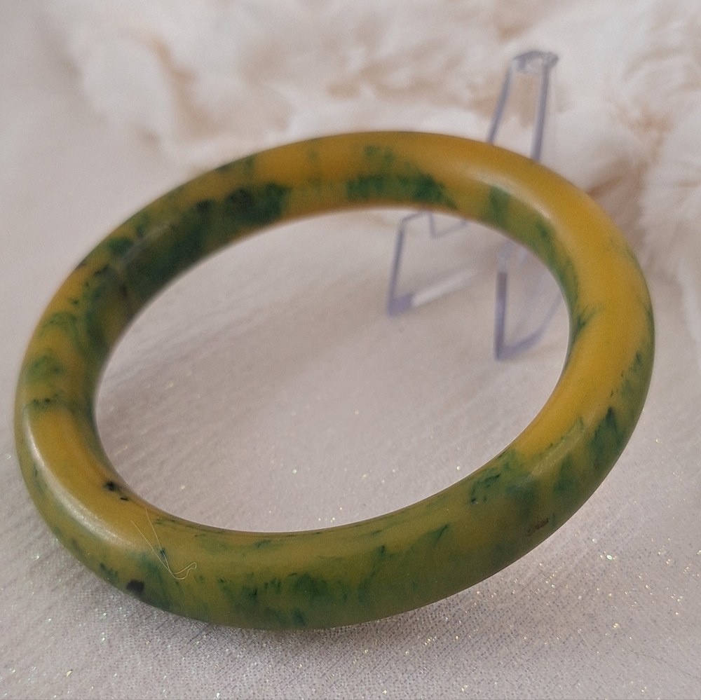 Spinach Green and Yellow Thick Art Deco Bakelite Bangle Bracelet Matte Finish